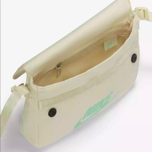 Nike Sportswear Futura Revel 365 Crossbody Bag - Picture 4 of 14